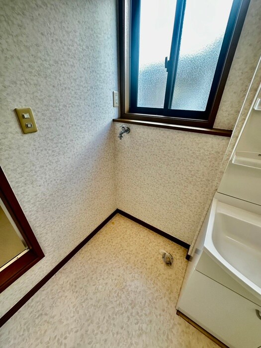 物件内観写真15　(洗濯機置場)