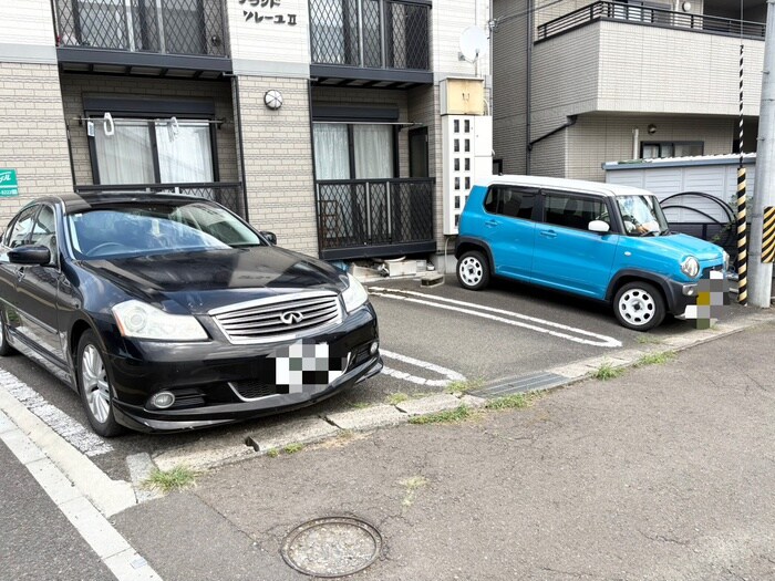 物件外観写真2　(駐車場)
