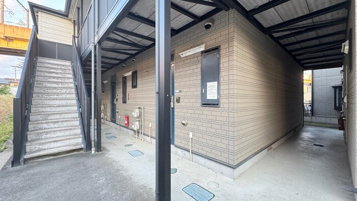 物件外観写真3　(エントランス部分)