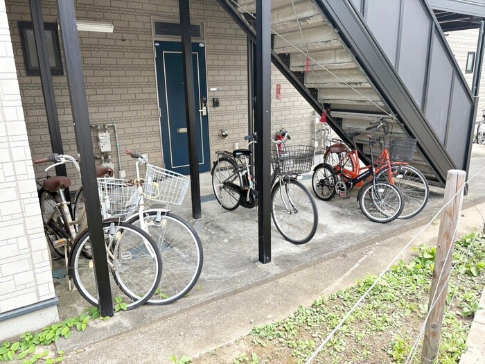 物件外観写真3　(駐輪場)