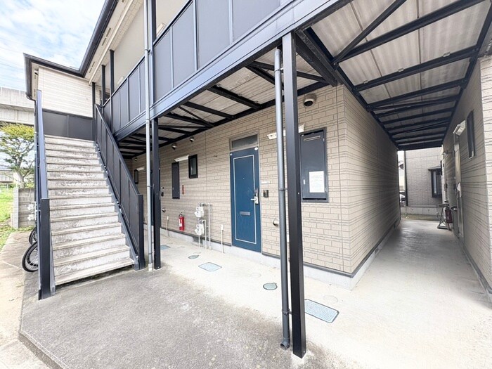 物件外観写真4　(エントランス部分)