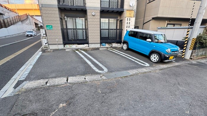 物件外観写真5　(駐車場)