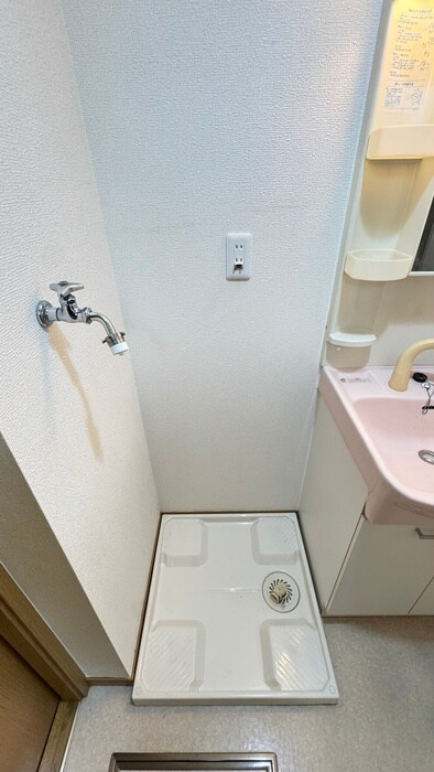 物件内観写真14　(洗濯機置場)