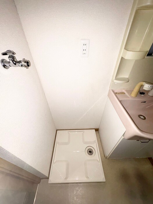 物件内観写真14　(洗濯機置場)