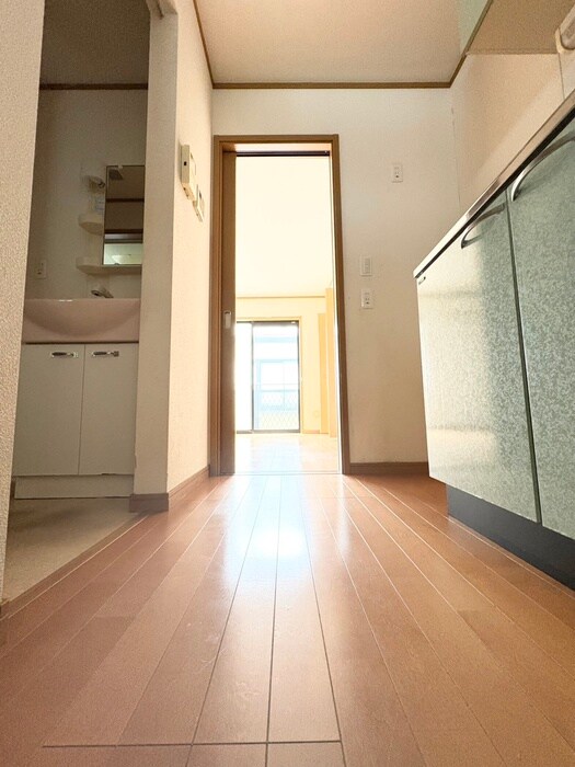 物件内観写真15　(廊下)