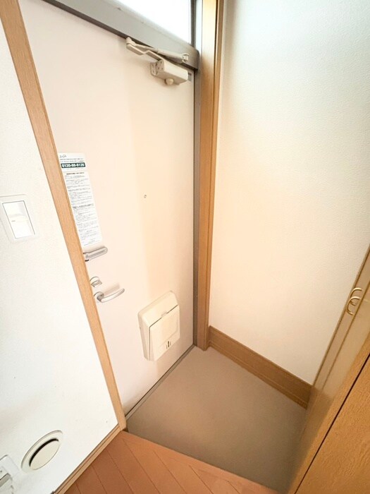 物件内観写真16　(玄関)