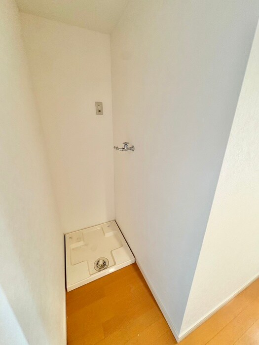 物件内観写真12　(洗濯機置場)