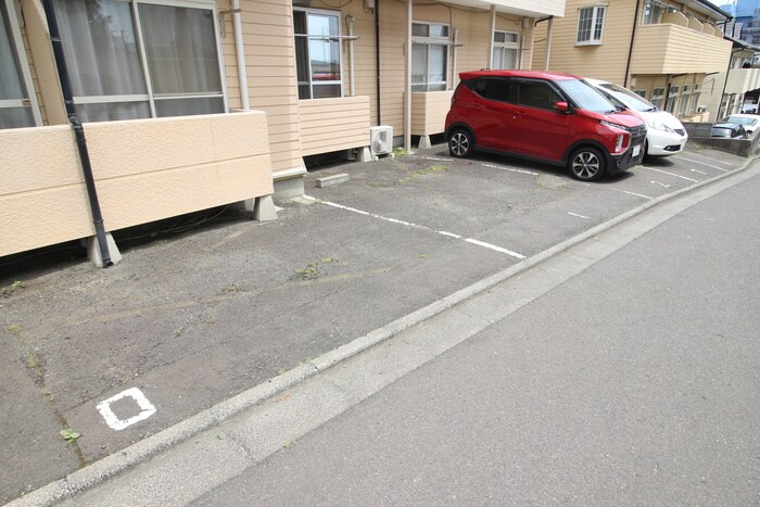 物件外観写真3　(駐車場)