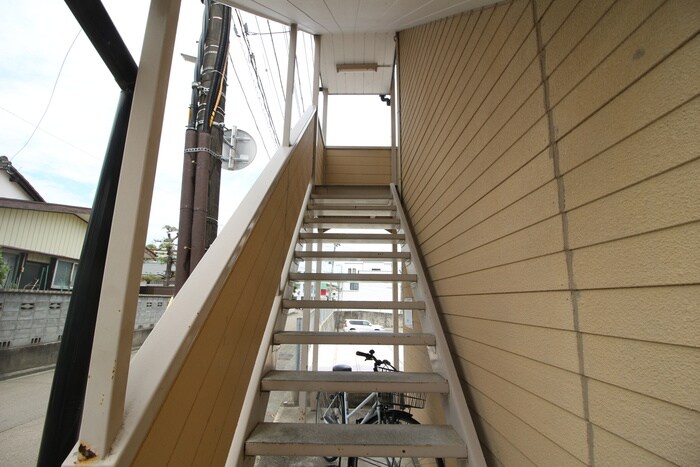 物件外観写真6　(エントランス部分)