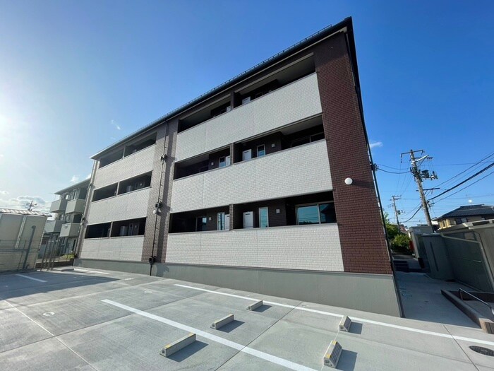 物件外観写真2　(駐車場)