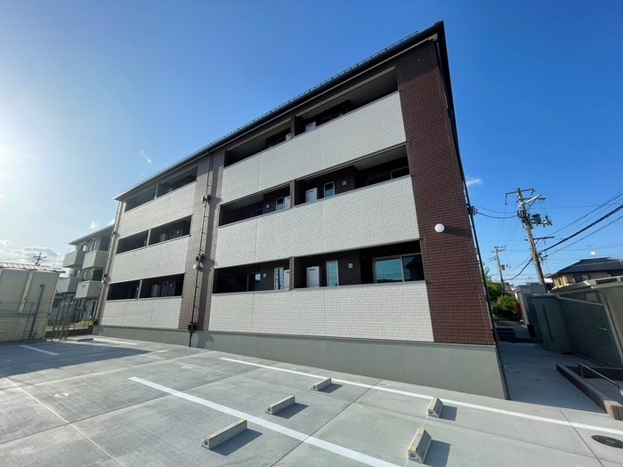 物件外観写真2　(駐車場)