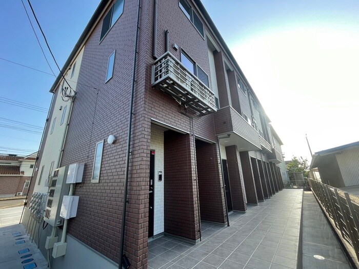 物件外観写真6　(エントランス部分)