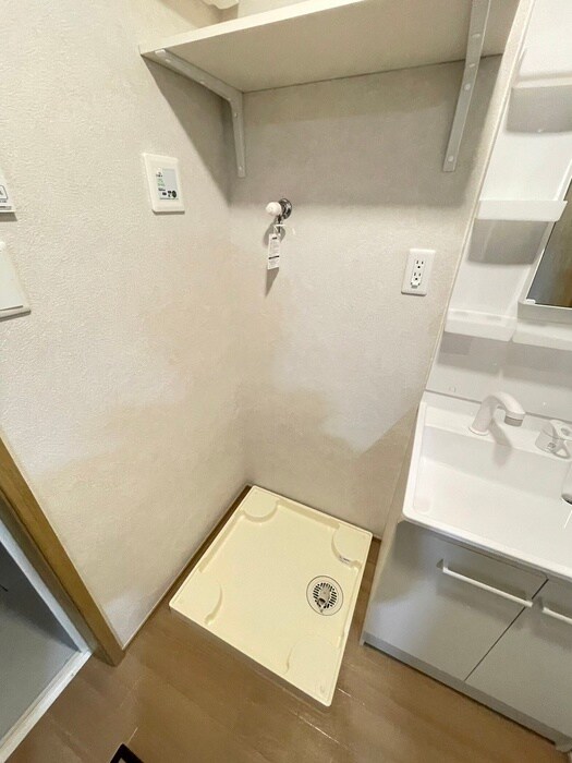 物件内観写真12　(洗濯機置場)