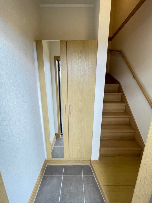 物件内観写真12　(玄関)