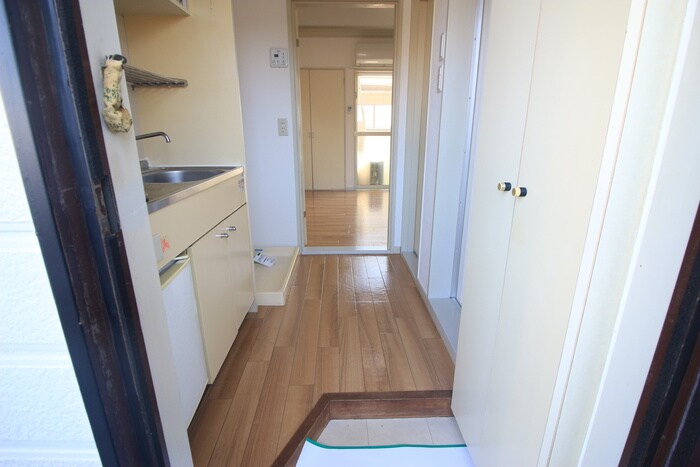 物件内観写真9　(玄関)