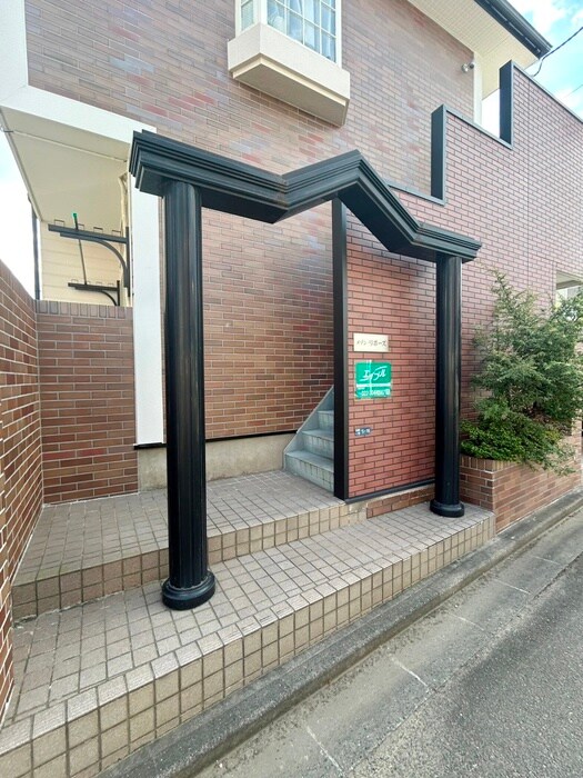 物件外観写真4　(エントランス部分)