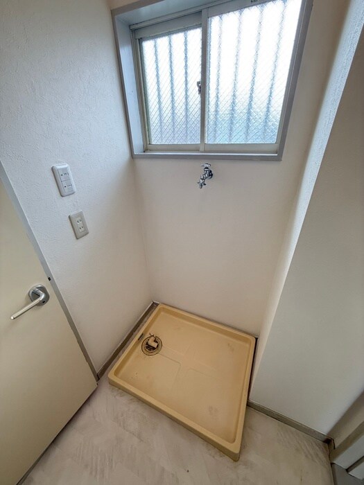 物件内観写真18　(洗濯機置場)