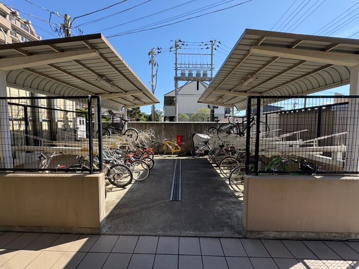 物件外観写真3　(駐輪場)