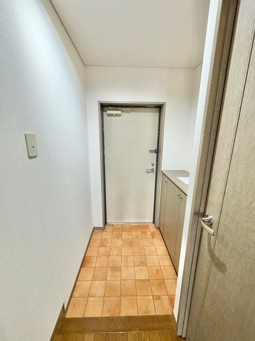 物件内観写真13　(玄関)