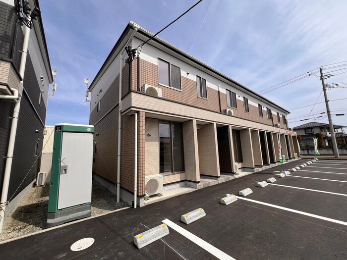 物件外観写真6　(エントランス部分)