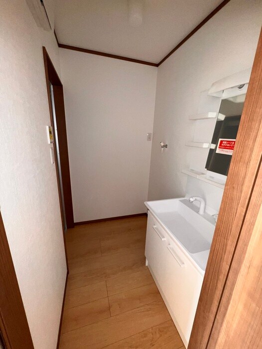 物件内観写真16　(洗濯機置場)