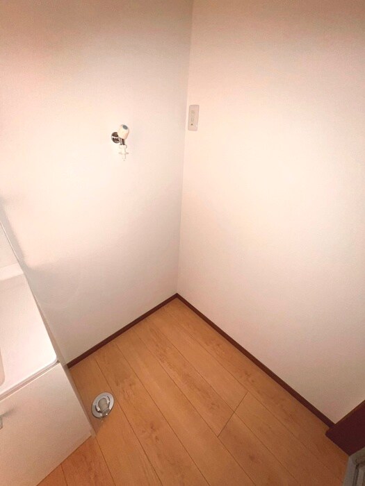 物件内観写真18　(洗濯機置場)