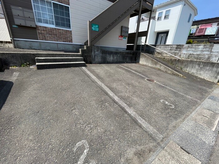 物件外観写真6　(駐車場)