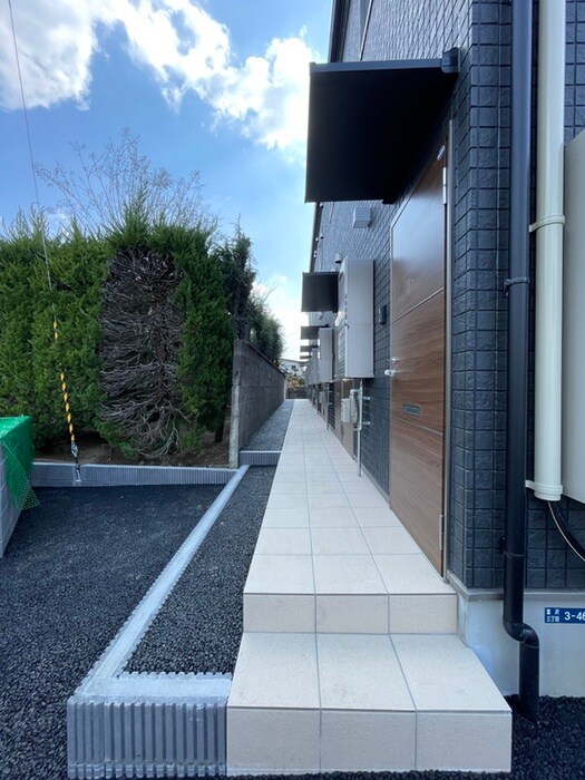 物件外観写真2　(エントランス部分)