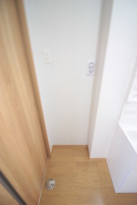 物件内観写真14　(洗濯機置場)