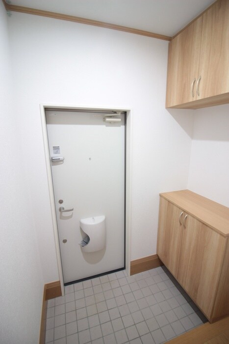 物件内観写真18　(玄関)