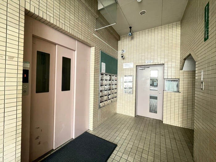 物件外観写真5　(エントランス部分)