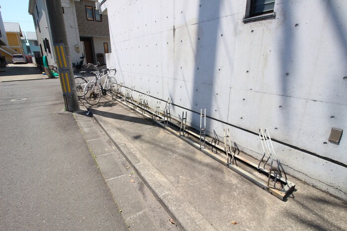 物件外観写真3　(駐輪場)