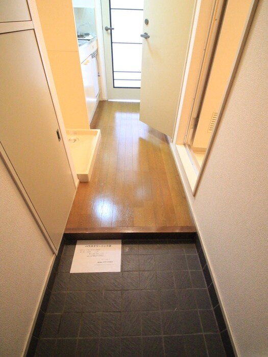 物件内観写真16　(玄関)