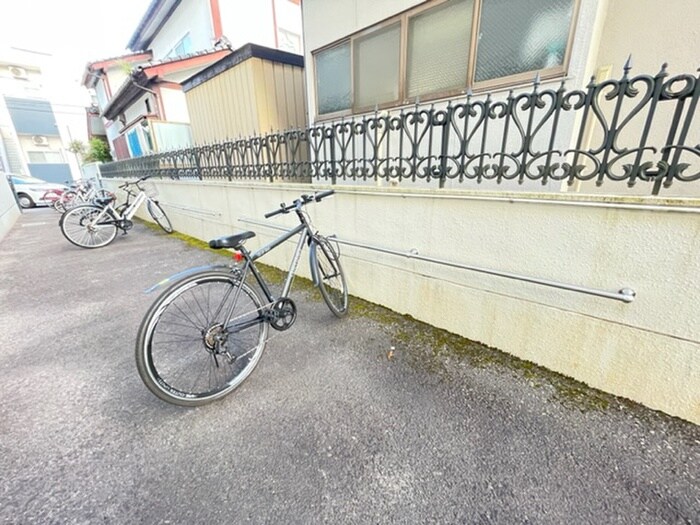 物件外観写真4　(駐輪場)