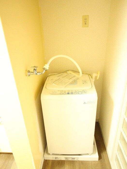 物件内観写真15　(洗濯機置場)