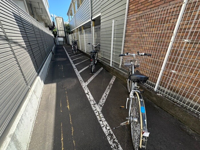 物件外観写真5　(駐輪場)