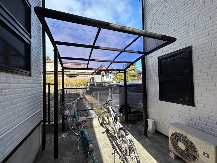 ロイヤルパーク新坂通壱番館の駐輪場