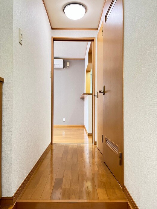 物件内観写真17　(廊下)