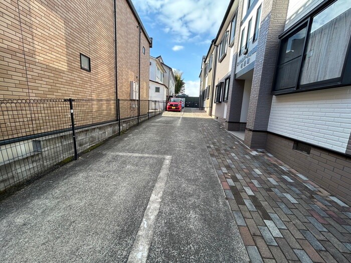 物件外観写真4　(駐車場)