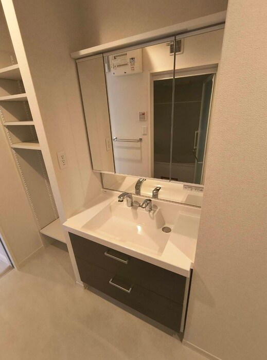 物件内観写真11　(洗面)