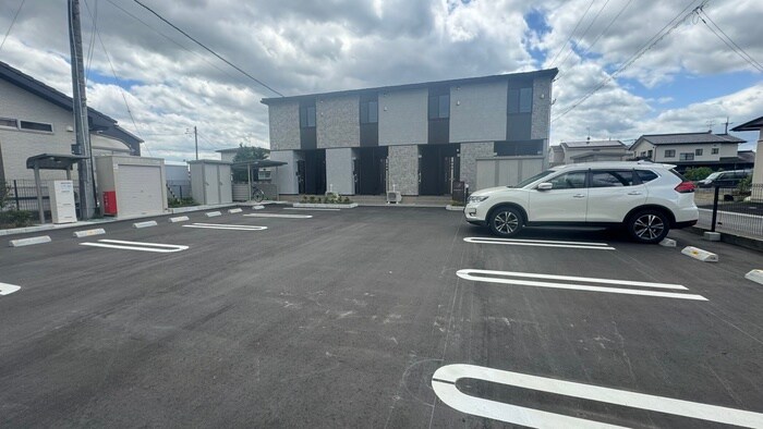 物件外観写真2　(駐車場)