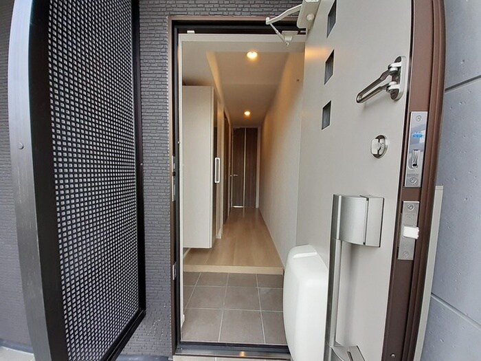 物件内観写真9　(玄関)