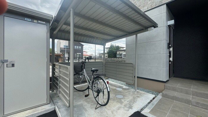 物件外観写真3　(駐輪場)