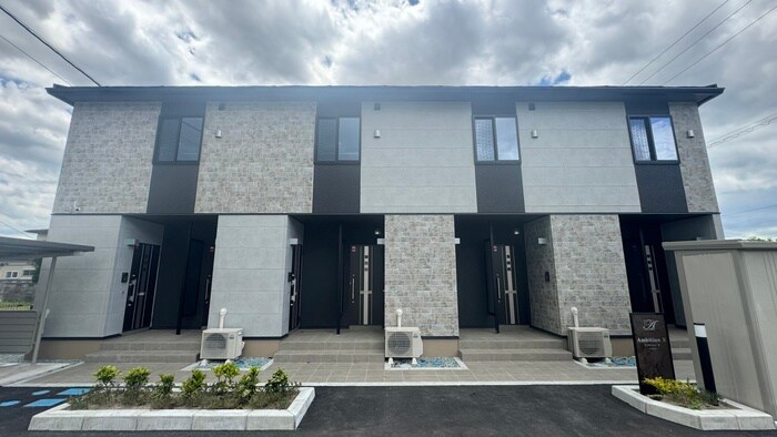 物件外観写真6　(エントランス部分)