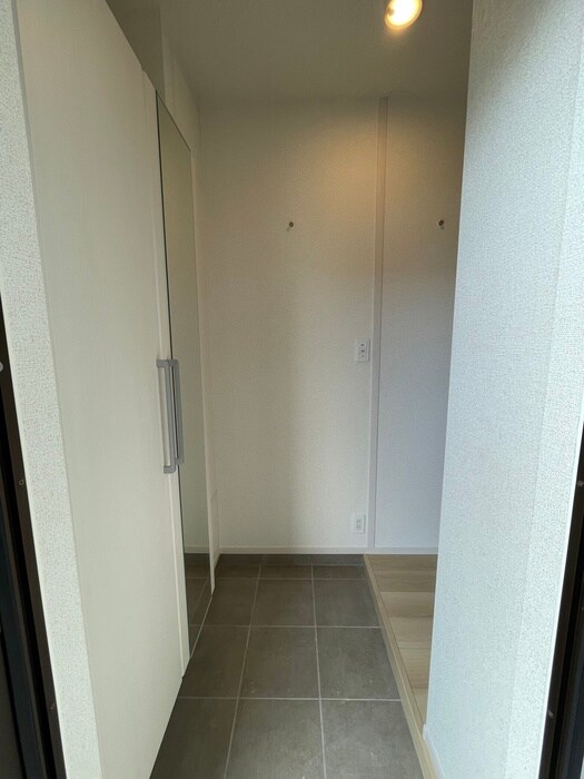 物件内観写真16　(玄関)