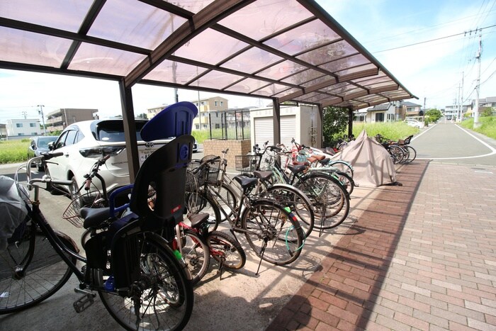 物件外観写真6　(駐輪場)