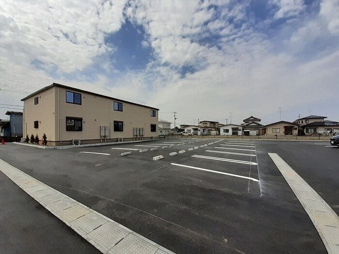 物件外観写真5　(駐車場)