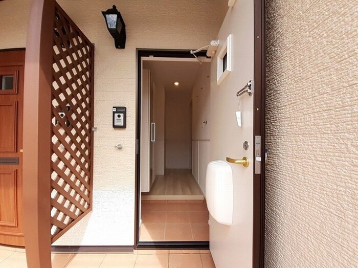 物件内観写真14　(玄関)