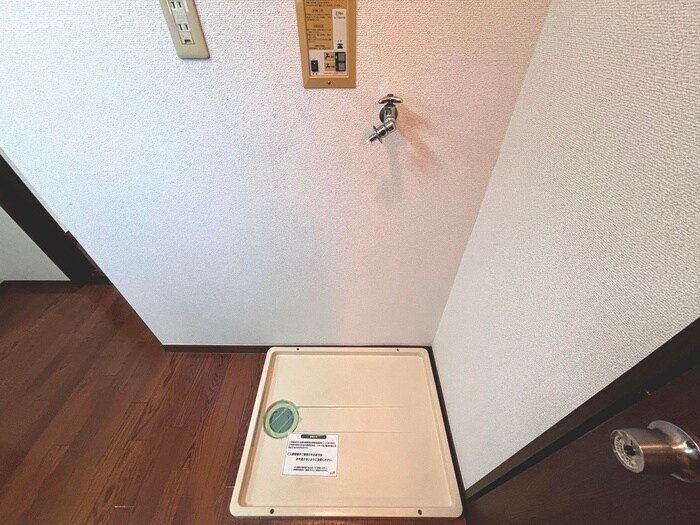 物件内観写真16　(洗濯機置場)