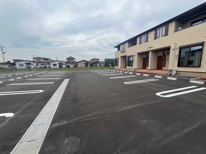 物件外観写真3　(駐車場)